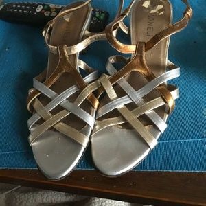 Low heeled metallic Vanelli sandals. Worn only to a formal event. Size 10 narrow